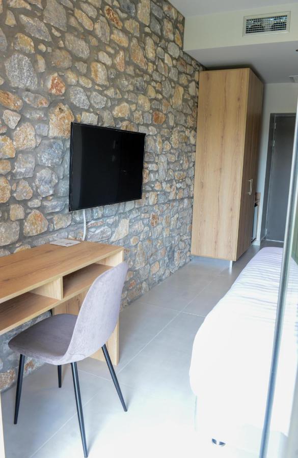 Comfort Suites & Rooms Larissa Esterno foto