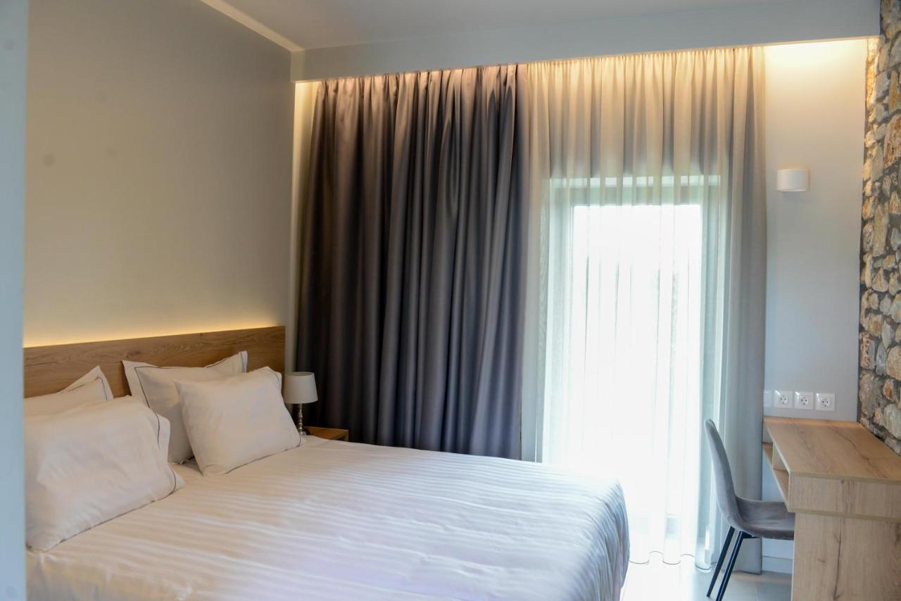 Comfort Suites & Rooms Larissa Esterno foto