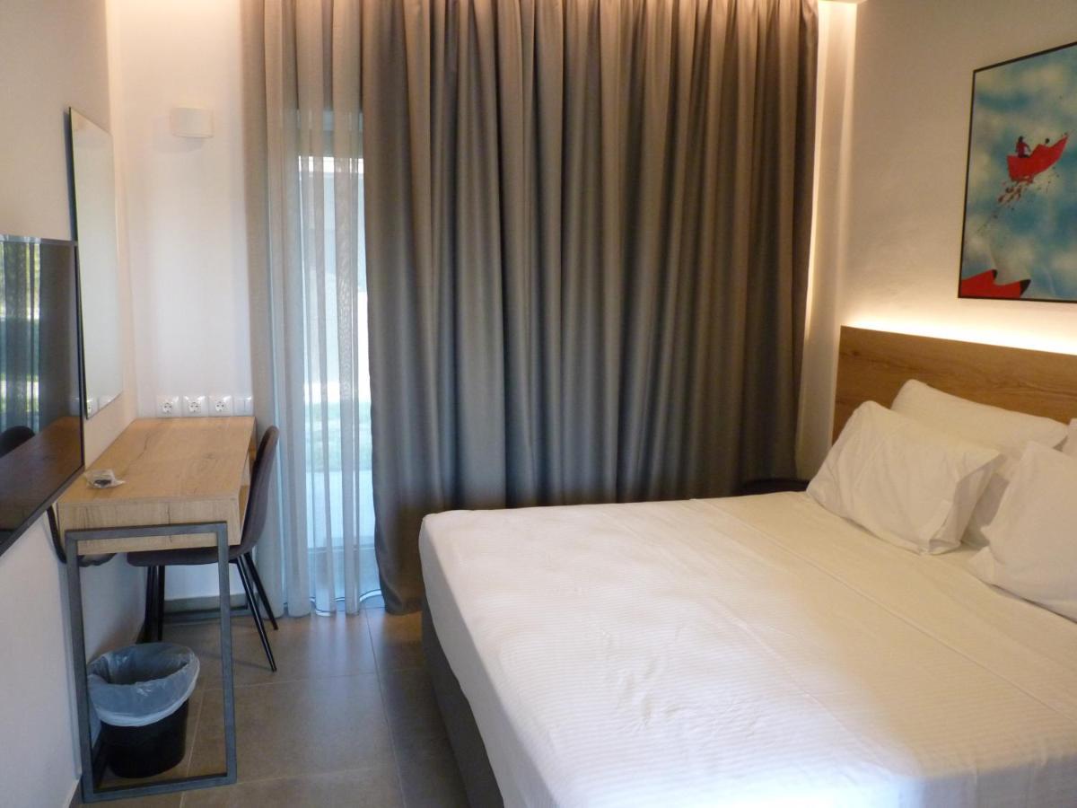 Comfort Suites & Rooms Larissa Esterno foto