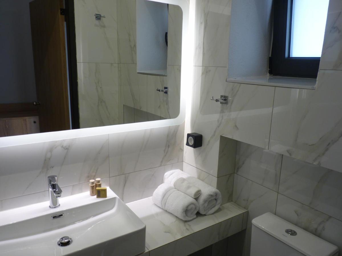 Comfort Suites & Rooms Larissa Esterno foto