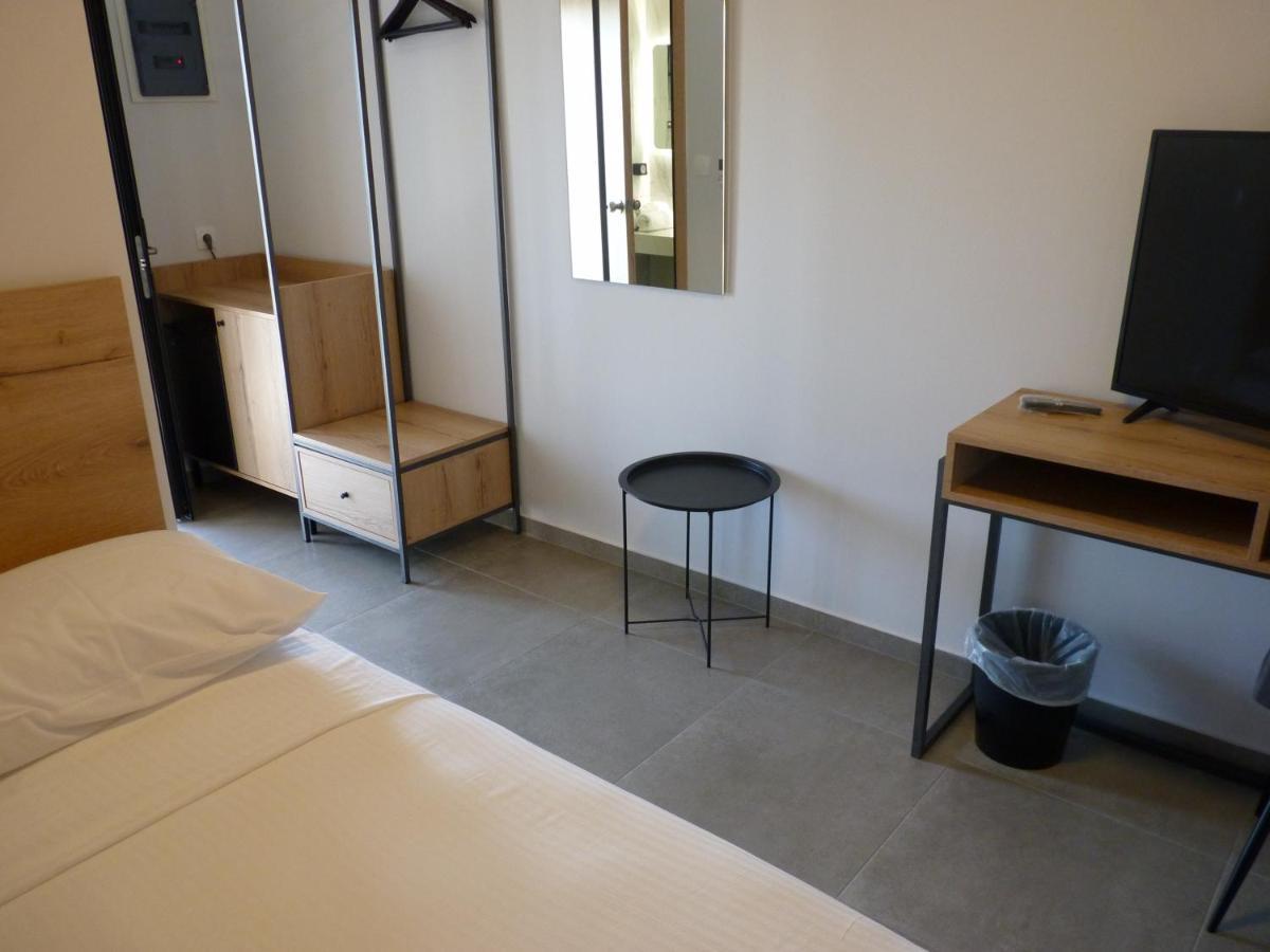 Comfort Suites & Rooms Larissa Esterno foto