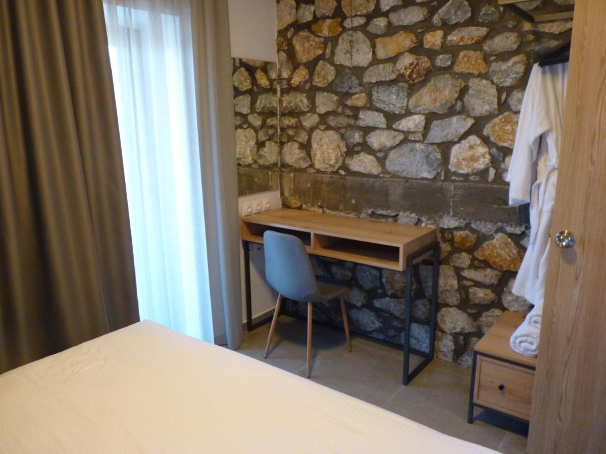 Comfort Suites & Rooms Larissa Esterno foto