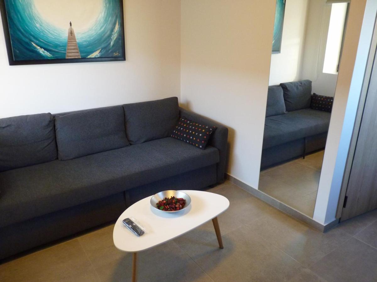 Comfort Suites & Rooms Larissa Esterno foto