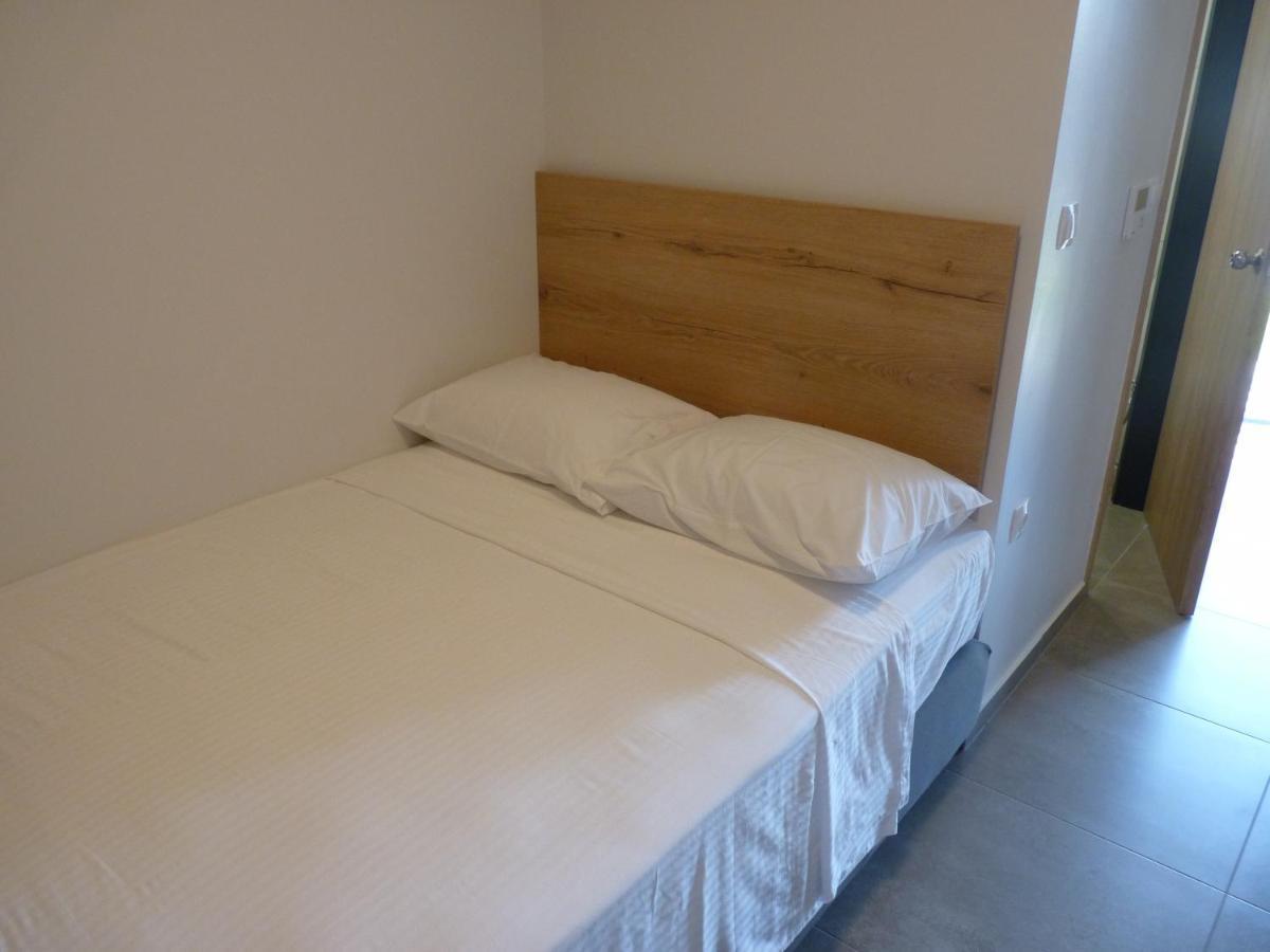 Comfort Suites & Rooms Larissa Esterno foto