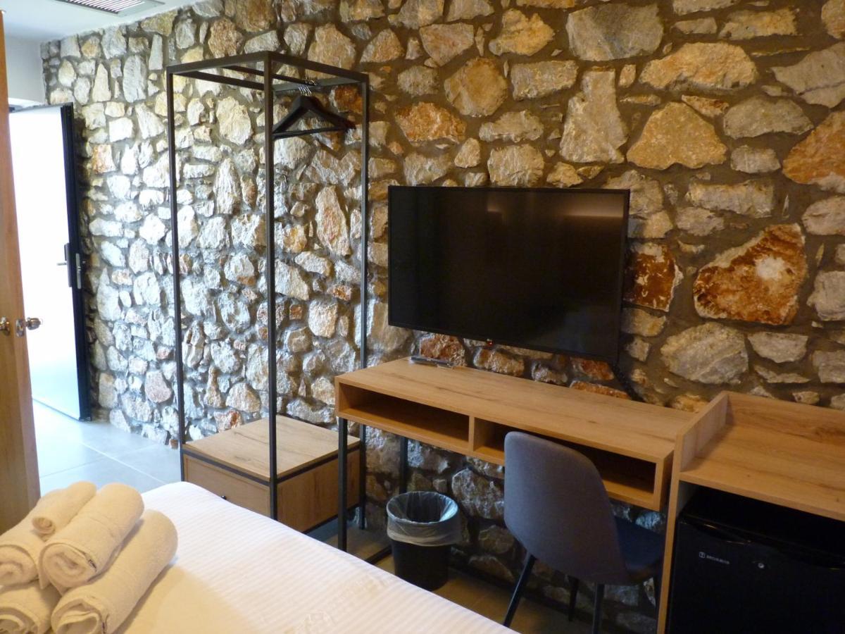Comfort Suites & Rooms Larissa Esterno foto