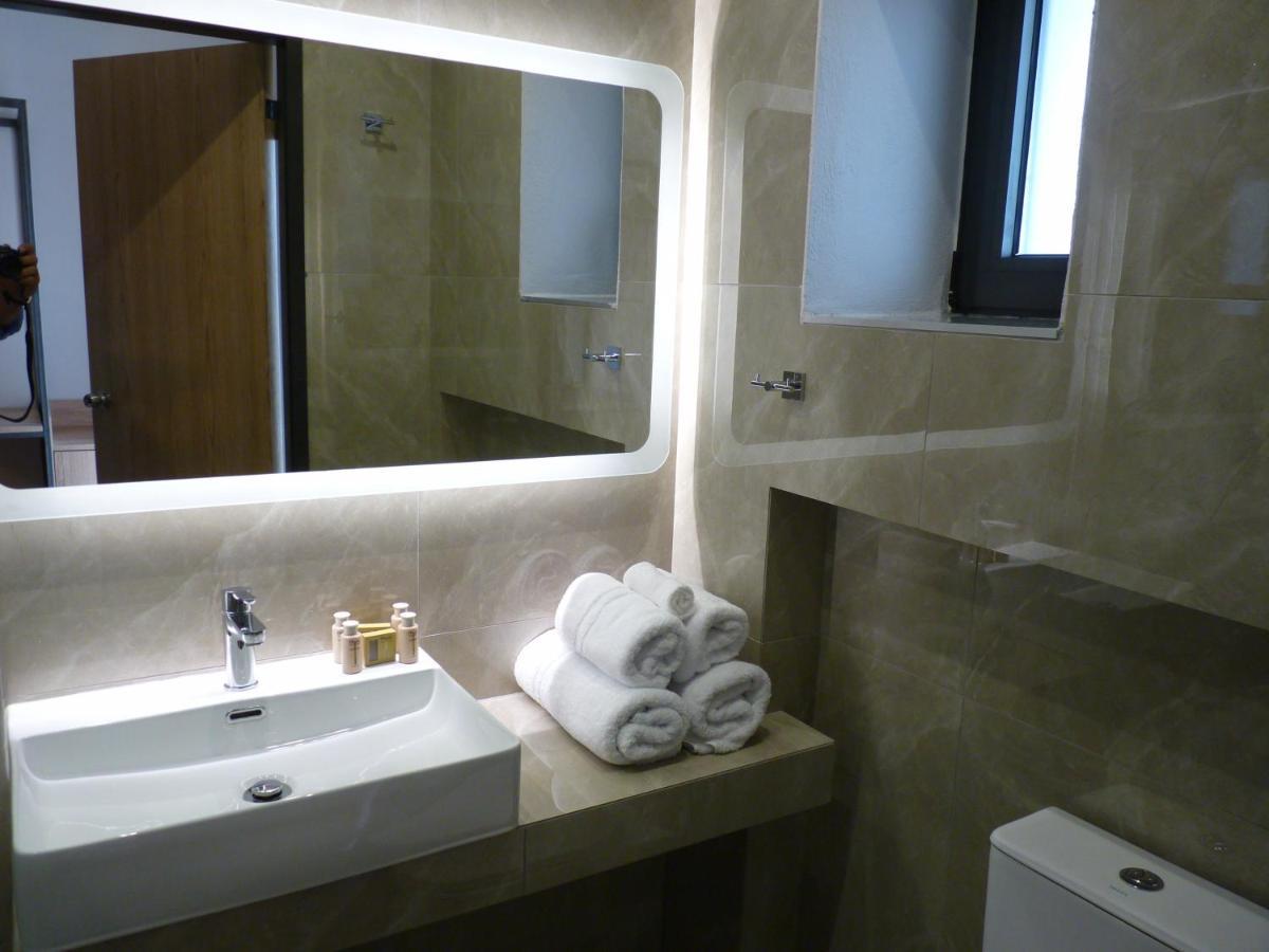 Comfort Suites & Rooms Larissa Esterno foto