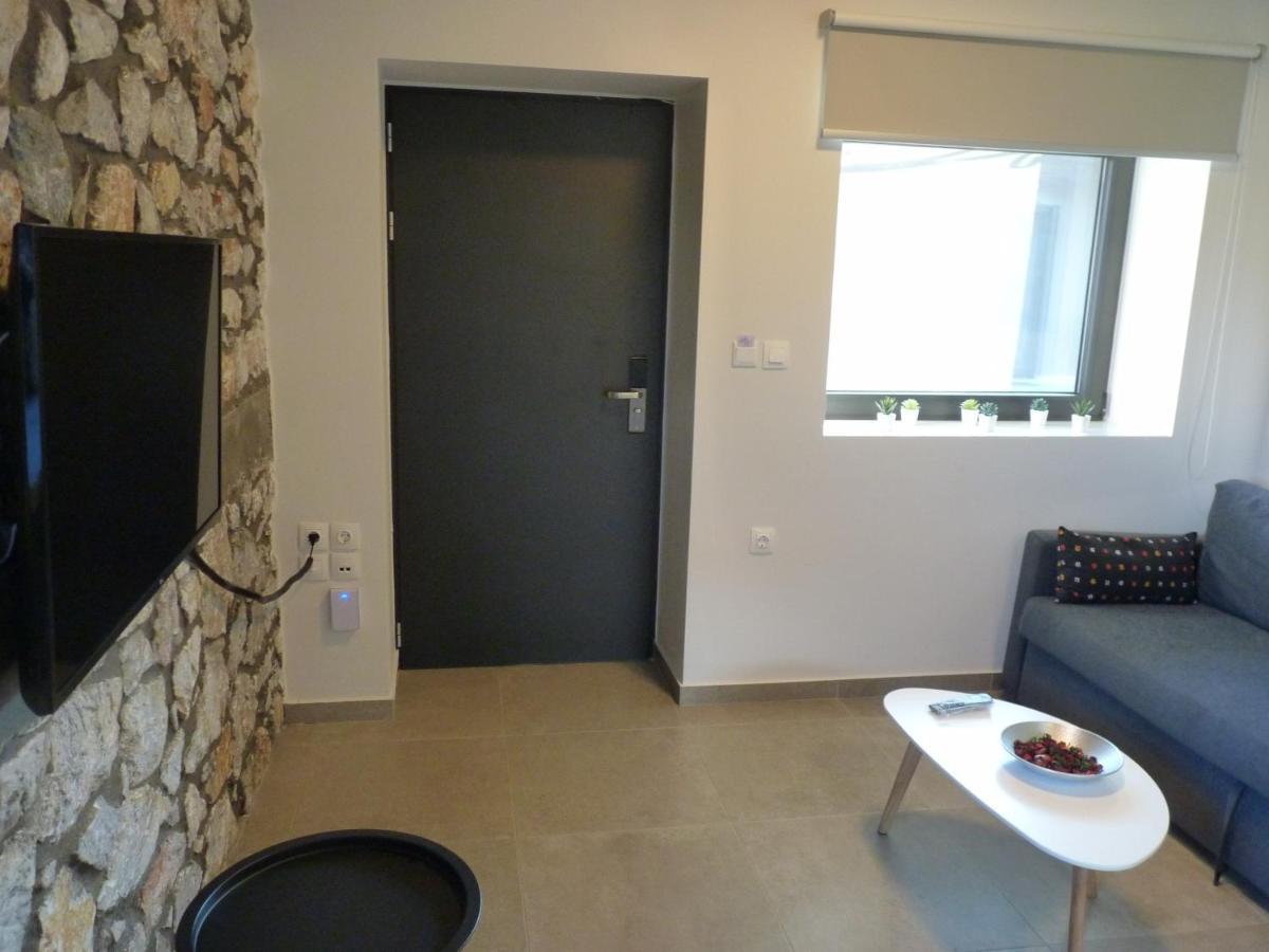 Comfort Suites & Rooms Larissa Esterno foto