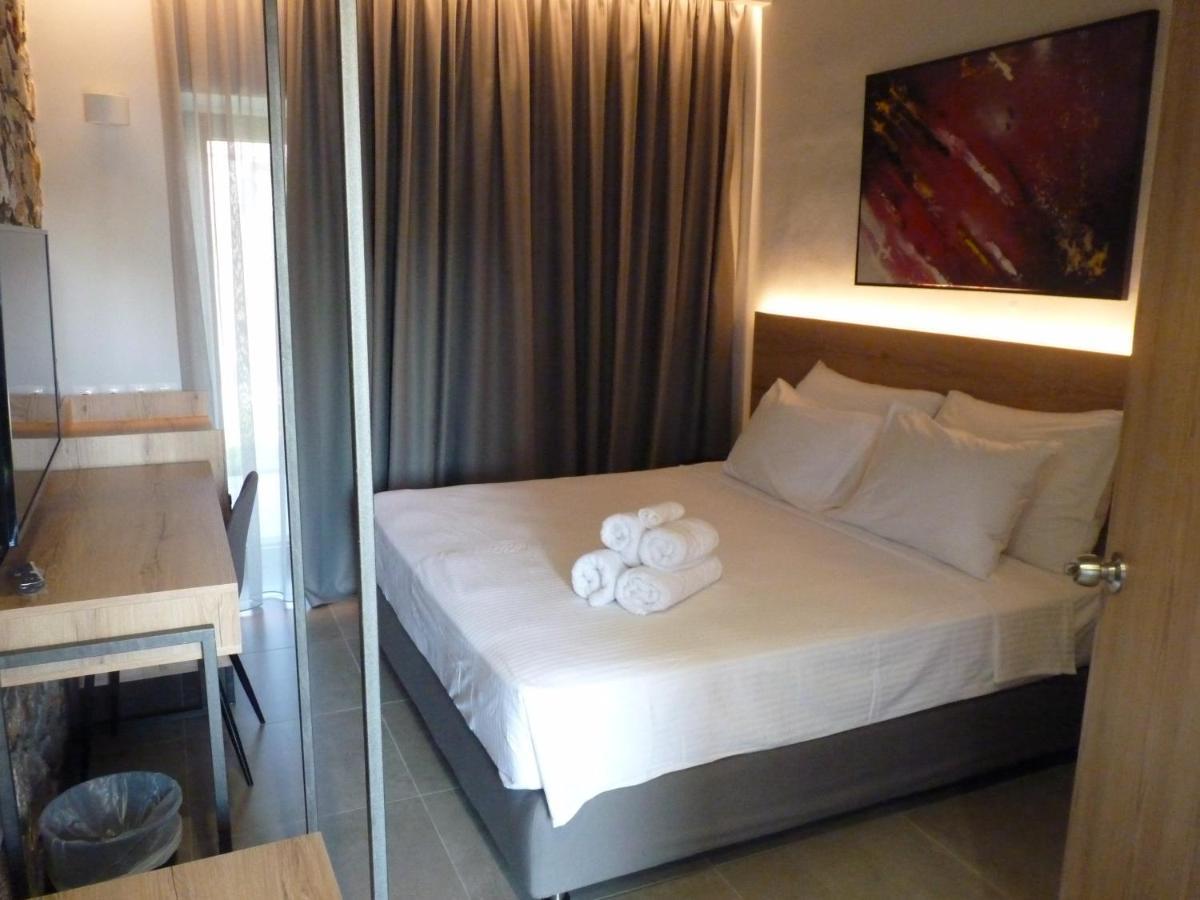Comfort Suites & Rooms Larissa Esterno foto