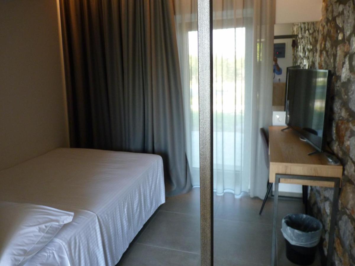 Comfort Suites & Rooms Larissa Esterno foto